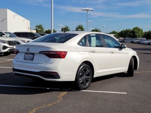 Used 2022 Volkswagen Jetta SE FWD image 6