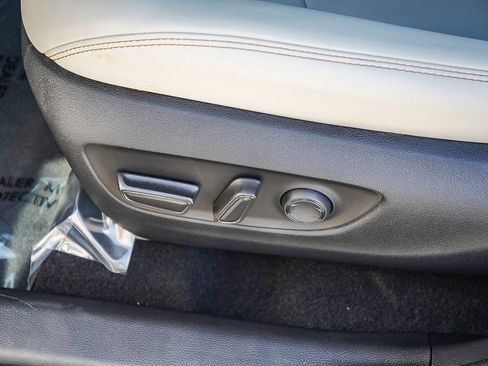 Used 2022 Toyota RAV4 XLE Premium image 25