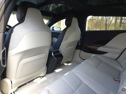 Used 2022 Lucid Air Grand Touring image 13