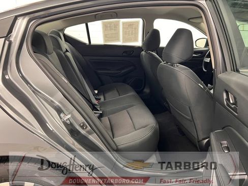 Used 2025 Nissan Altima 2.5 SV FWD image 37