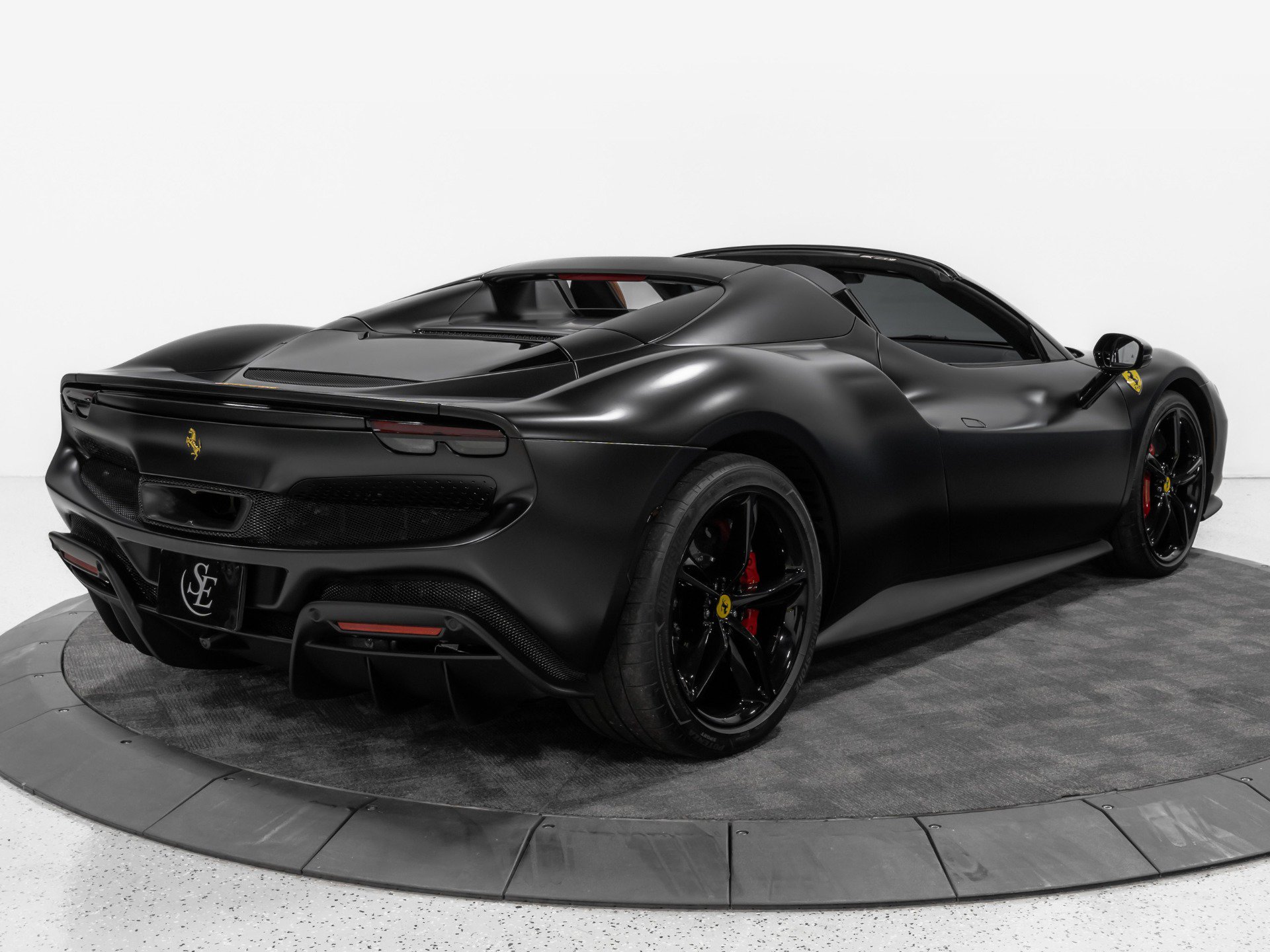 Used 2023 Ferrari 296 GTS RWD image 9