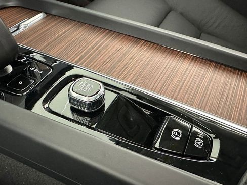 New 2024 Volvo S60 B5 Plus w/ Climate Package image 22