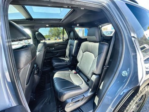Used 2025 Honda Pilot TrailSport image 31
