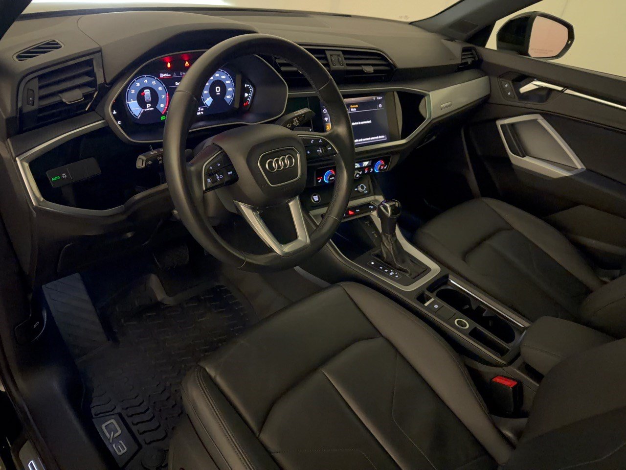 Used 2021 Audi Q3 2.0T Premium w/ Convenience Package AWD/4WD image 4