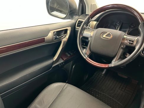 Used 2018 Lexus GX 460 Premium w/ Premium Package image 12