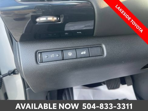 Used 2025 Nissan Pathfinder SV FWD image 27