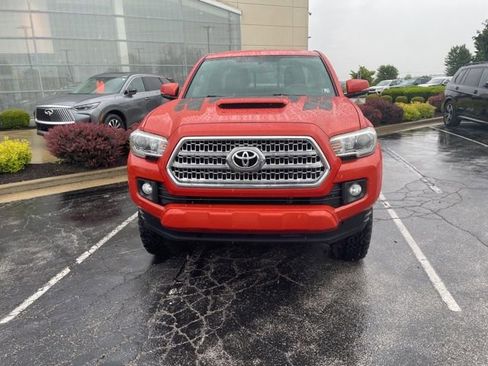 Used 2017 Toyota Tacoma TRD Sport w/ Tow Package (A/T) AWD/4WD image 7