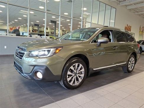 Used 2018 Subaru Outback 3.6R Touring image 3