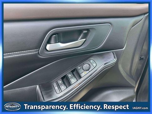 Certified 2022 Nissan Rogue SV w/ SV Premium Package image 17