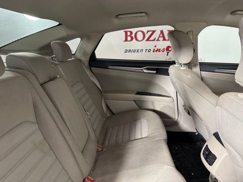 Used 2017 Ford Fusion SE FWD image 18