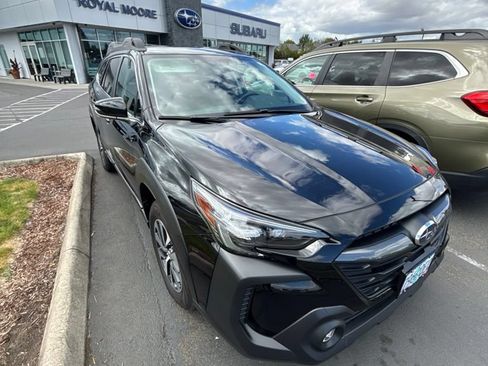 Used 2025 Subaru Outback Premium AWD/4WD image 1