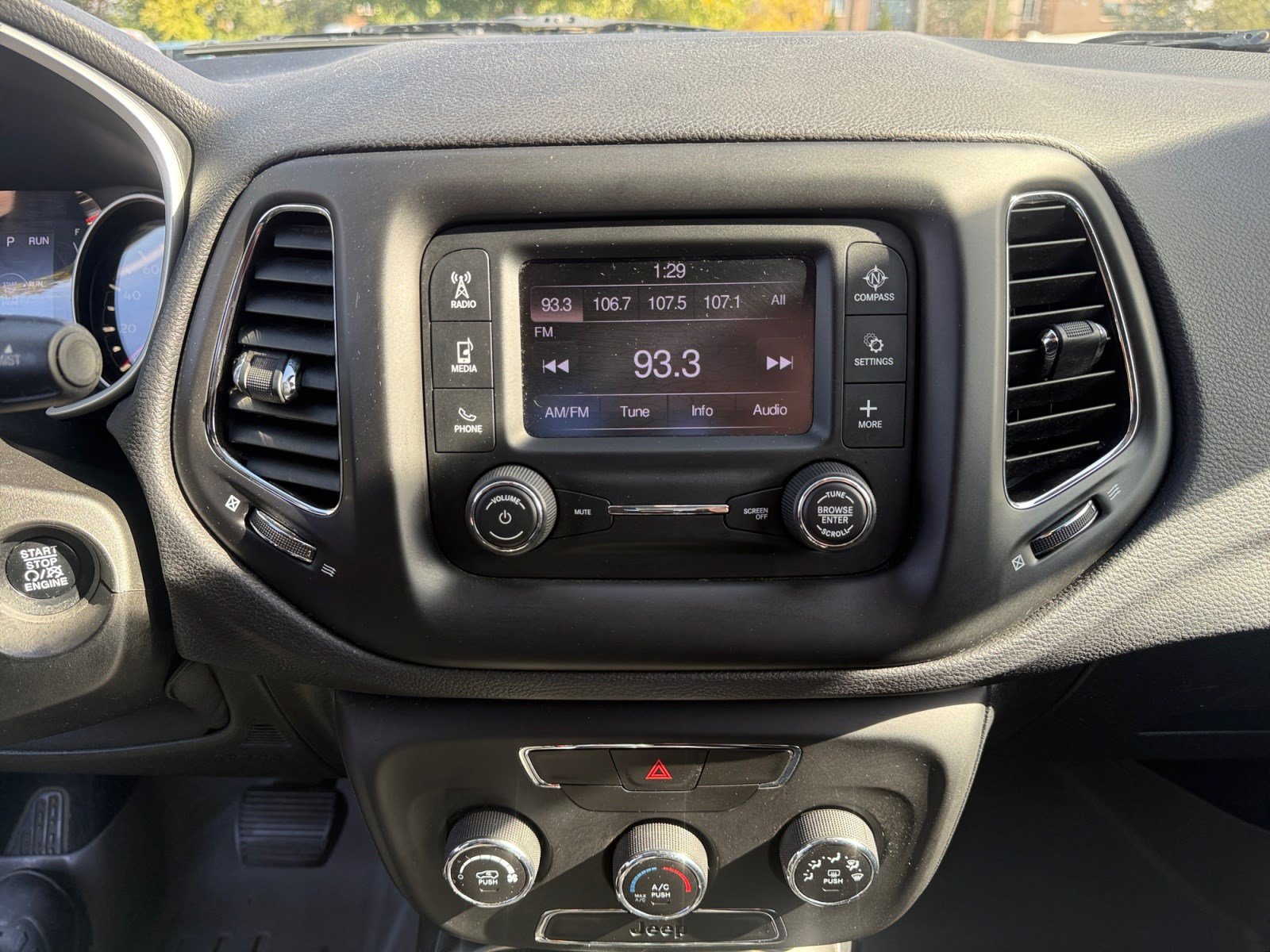 Used 2017 Jeep Compass Latitude AWD/4WD image 26