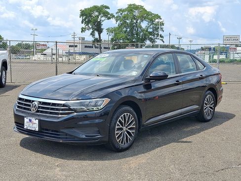 Used 2021 Volkswagen Jetta SE w/ SE Cold Weather Package FWD image 3