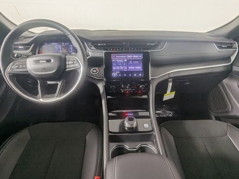 New 2025 Jeep Grand Cherokee Altitude image 20