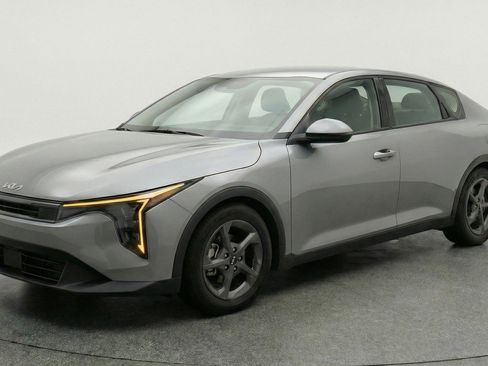 Used 2025 Kia K4 FWD image 3