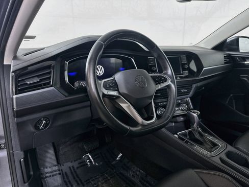 Used 2024 Volkswagen Jetta SE FWD image 9
