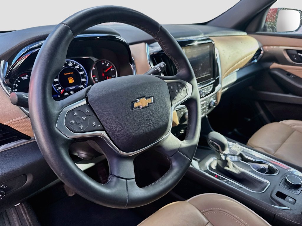 Used 2023 Chevrolet Traverse Premier FWD image 9