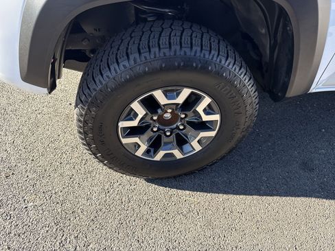 Used 2023 Toyota Tacoma TRD Off-Road image 8