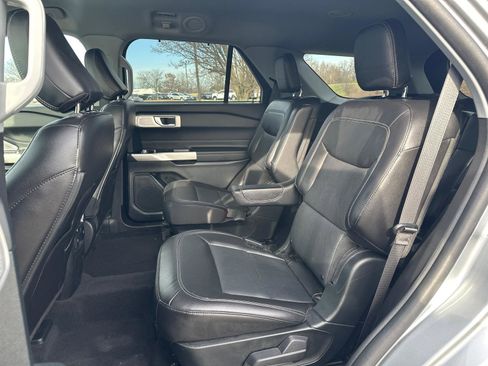 Used 2022 Ford Explorer Limited w/ Limited Technology Package image 8