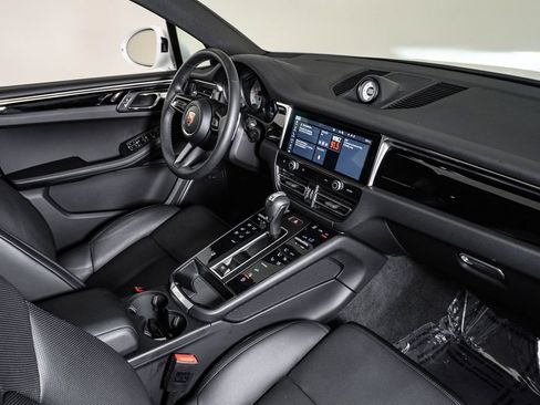 Certified 2026 Porsche Macan AWD/4WD image 14