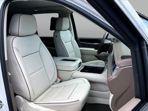 Used 2023 GMC Yukon Denali w/ Denali Reserve Package AWD/4WD image 9