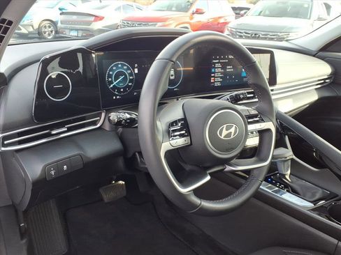 Certified 2025 Hyundai Elantra SEL image 26