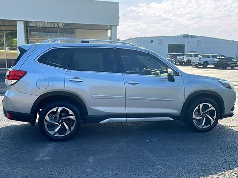 Used 2022 Subaru Forester Touring image 6