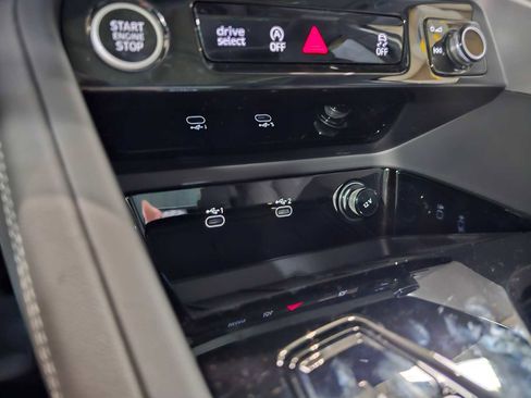 New 2025 Audi Q5 Prestige image 34