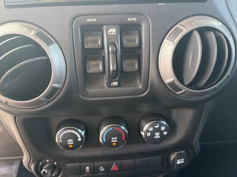 Used 2018 Jeep Wrangler Unlimited Sport S AWD/4WD image 21
