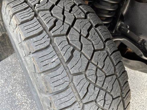 Used 2017 Toyota Tacoma TRD Sport w/ Tow Package image 4