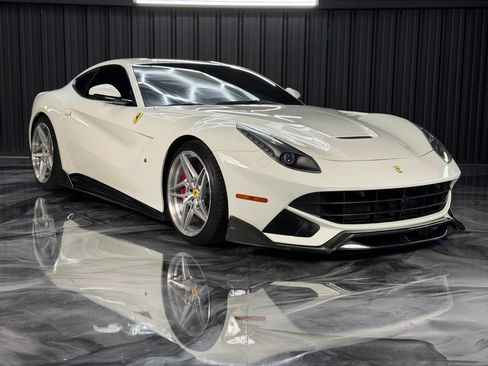 Used 2015 Ferrari F12 Berlinetta RWD image 13