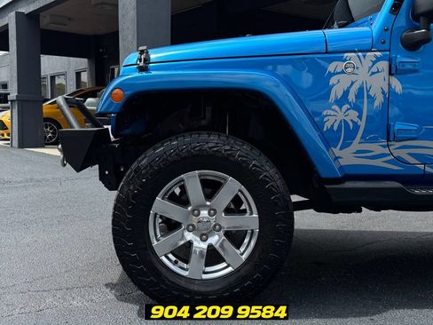 Used 2016 Jeep Wrangler Unlimited Sahara w/ Dual Top Group AWD/4WD image 12