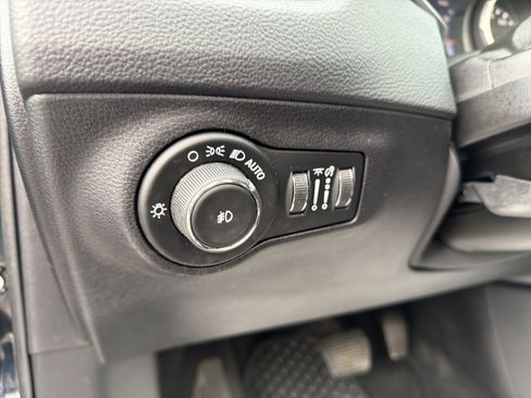 Used 2019 Jeep Compass Latitude w/ Popular Equipment Group image 33