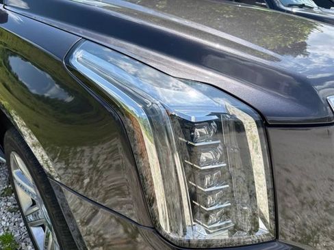 Used 2018 Cadillac Escalade Premium Luxury AWD/4WD image 9