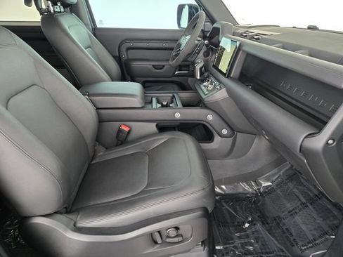 Certified 2024 Land Rover Defender 90 V8 AWD/4WD image 3