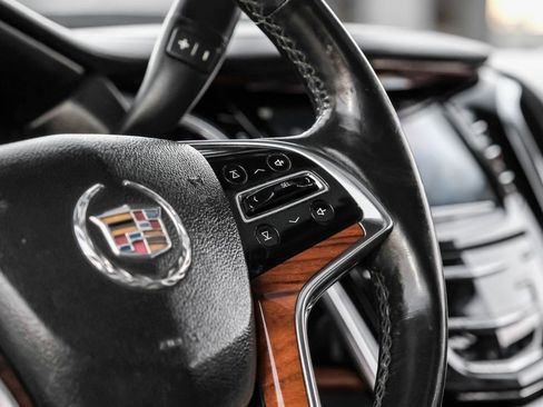 Used 2015 Cadillac Escalade Luxury image 17