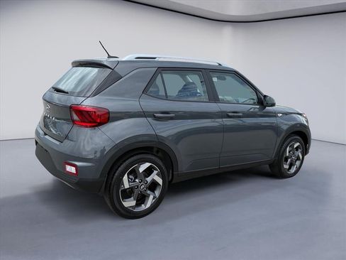 New 2026 Hyundai Venue SEL FWD image 5