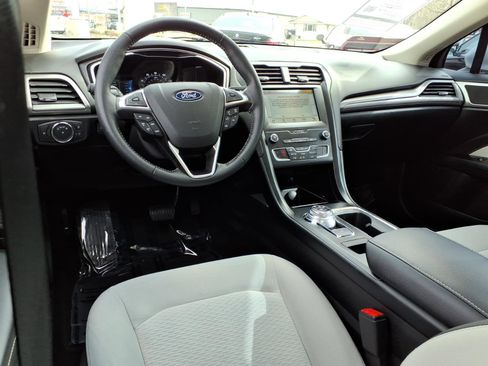 Used 2019 Ford Fusion SE w/ Equipment Group 151A image 6