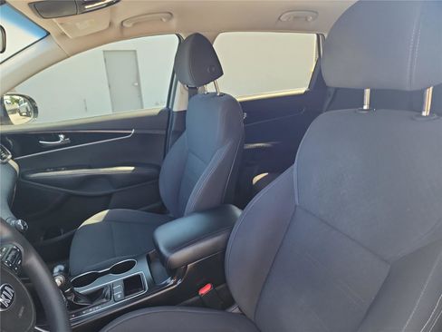 Used 2018 Kia Sorento FWD image 17