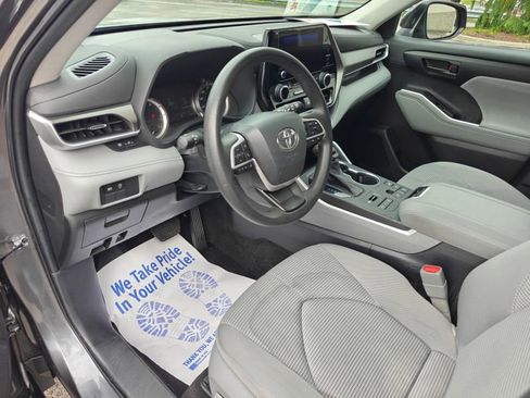 Used 2023 Toyota Highlander L AWD/4WD image 12