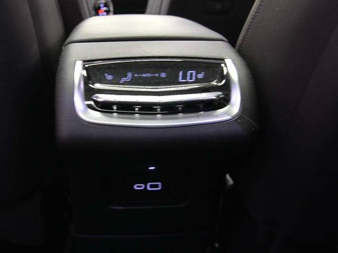 Used 2024 Cadillac XT6 Premium Luxury w/ Technology Package FWD image 10