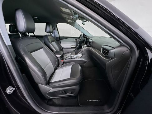 Used 2022 Ford Explorer XLT w/ Equipment Group 202A image 34