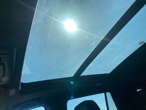 Used 2025 GMC Yukon Denali w/ Sun & Power Step Package image 13