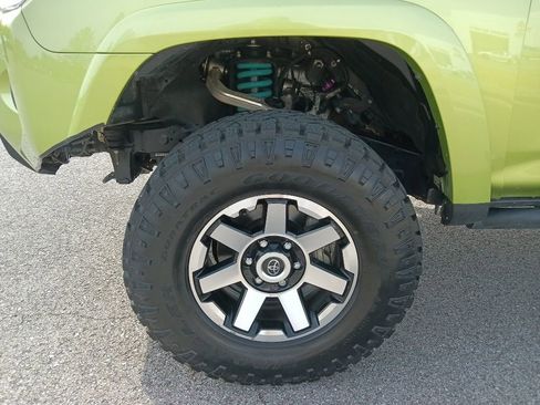 Used 2023 Toyota 4Runner TRD Off-Road Premium w/ Moonroof Package AWD/4WD image 10