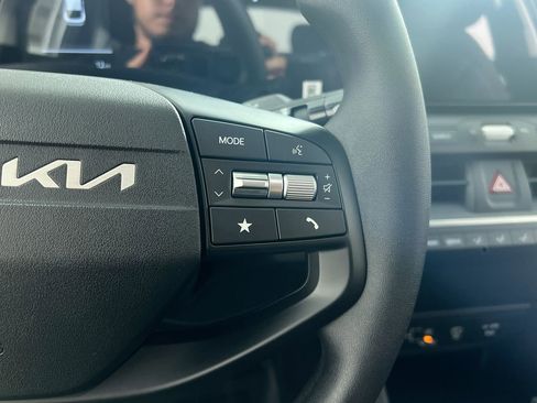 New 2025 Kia K4 LXS image 18