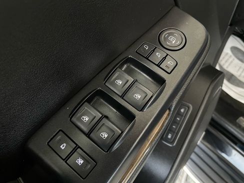 Used 2018 GMC Yukon Denali image 37