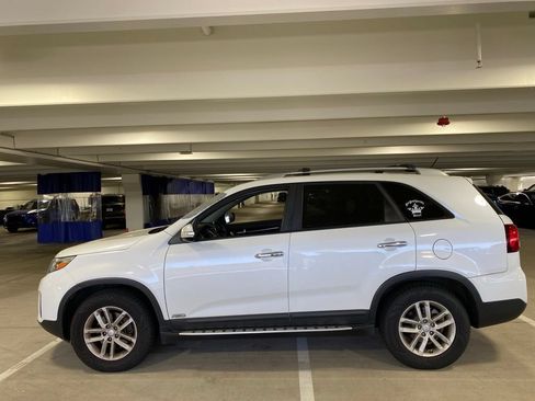 Used 2015 Kia Sorento LX AWD/4WD image 2