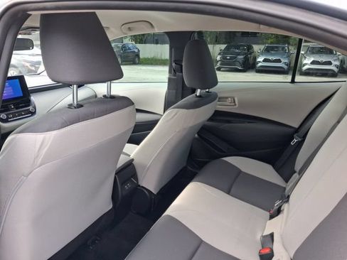 Used 2025 Toyota Corolla LE FWD image 5