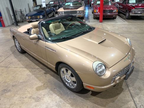 Used 2005 Ford Thunderbird RWD image 14