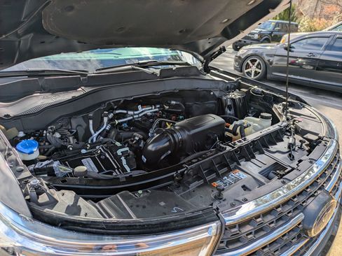 Used 2022 Ford Explorer XLT w/ Equipment Group 202A image 39